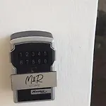 M&r