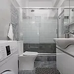 Apartment M&r *