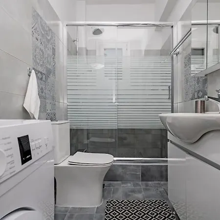 Apartment M&r *