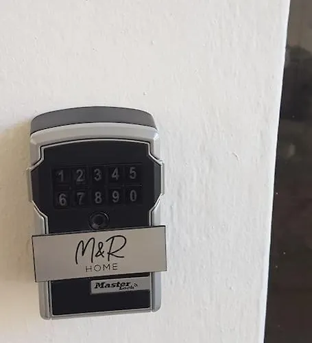 M&r